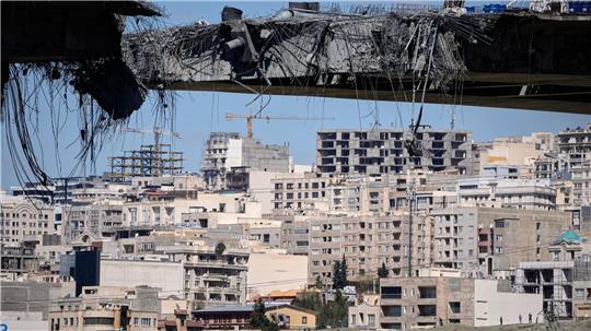 Neben der Bombardierung einer Eisenbahnbrücke waren auch mehrere Autobahnen Ziel von Luftangriffen. 