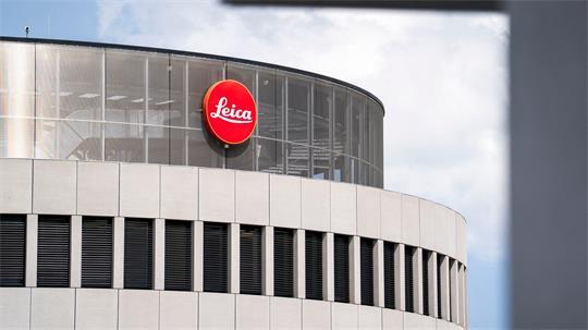 Neben der schwierigen weltwirtschaftlichen Entwicklung haben auch verschärfte Zollregelungen Leica im vergangenen Geschäftsjahr zu schaffen gemacht. (Archivbild) 