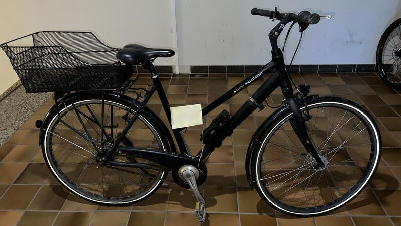Neben diesem Fahrrad wurde die Frau ohne Gedächnis in Lübeck von der Polizei gefunden.