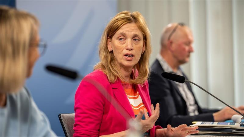 Neben einem Social-Media-Verbot für Kinder unter 13 Jahren kann sich Bundesfamilienministerin Karin Prien (CDU) auch Regelungen für ältere Jugendliche vorstellen. (Archivbild)