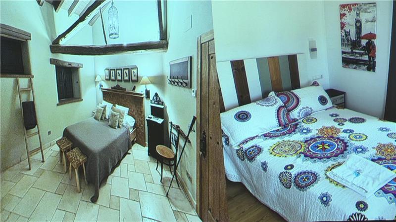 Neben einfachen Herbergen mit Mehrbett-Zimmern gab es auch komfortablere Privatunterkünfte, wie diese beiden Einzelzimmer zeigen.