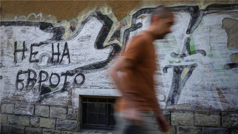 „Nein zum Euro“ steht auf diesem Graffito an einer Wand in der Hauptstadt Sofia.