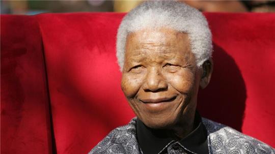 Nelson Mandela war 1994 zum ersten schwarzen Präsidenten Südafrikas gewählt worden.