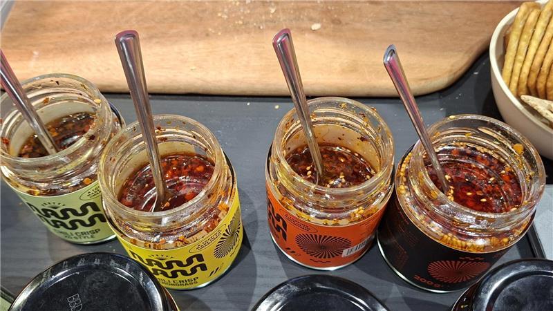 Internorga 2026 in Hamburg: Das sind die Food-Trends in diesem Jahr Neu auf der Messe und absoluter Trend auf Social Media: Chili Crisp. Die Mischung frittierter Gewürze stammt ursprünglich aus China.