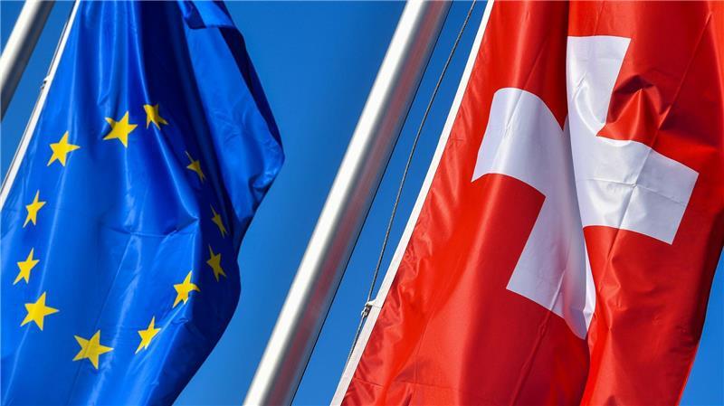 EU und Schweiz schließen Deal - Gegner fürchten Unterwerfung Neue Abkommen sollen eine engere Zusammenarbeit zwischen der EU und der Schweiz ermöglichen - doch es gibt weiter Gegner des Projekts. (Archivbild)