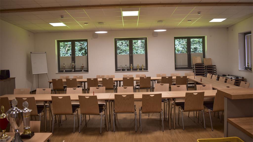 Neue Dimensionen im Vergleich zum alten Feuerwehrhaus zeigen sich in diesem Grup...