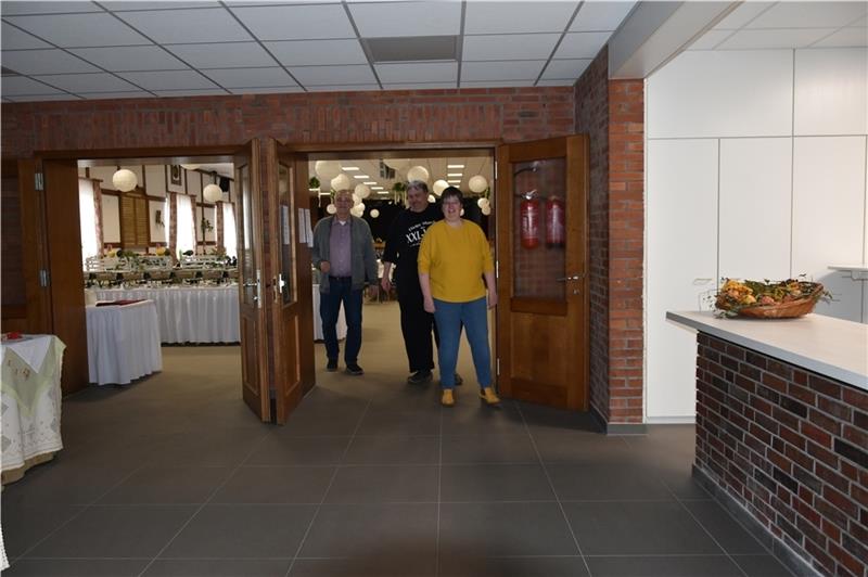 Kutenholzer Festhalle erstrahlt in neuem Glanz Neue Fliesen wurden in der Festhalle während der Pandemie verlegt. Foto: Felsch