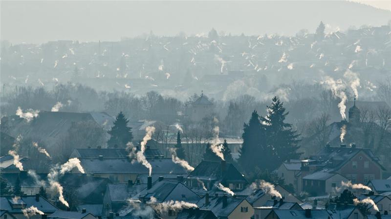 Neue Grenzwerte für Einzelfeuerstätten: Seit dem 1. Januar gelten strengere Vorschriften für Feinstaub und Kohlenmonoxid.