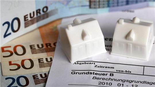 Neue Grundsteuerbeträge werden erst von 2025 an erhoben. Mit Erhalt erster Bescheide ist keine Zahlungsaufforderung verbunden.