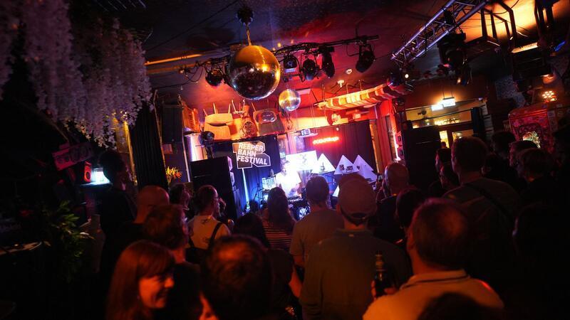 Neue Musik in den großen und kleinen Clubs Hamburgs - 540 Konzerte in 40 Spielstätten gab es rund um die Reeperbahn.
