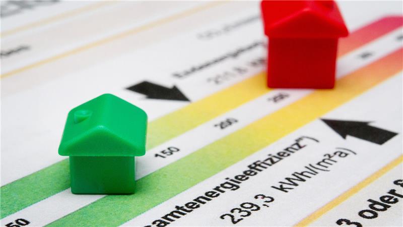 Neue Skala von A bis G: Ab Mai 2026 ändern sich die Bewertungsklassen von Energieausweisen.
