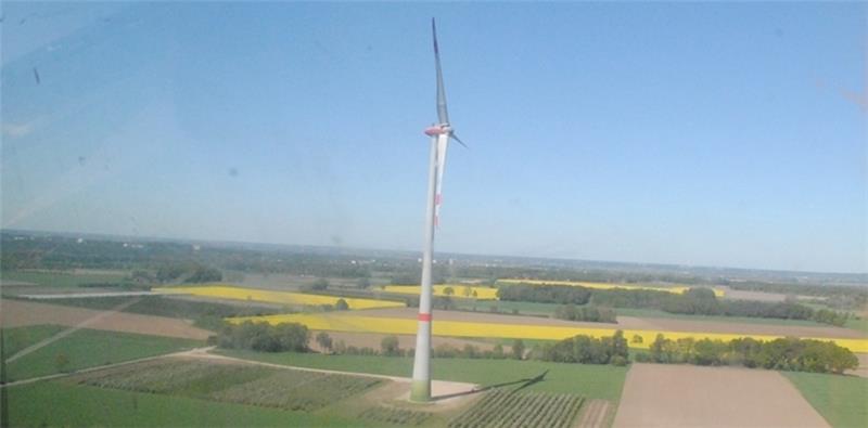 Neue Windkraftanlagen wie in der Feldmark bei Daensen könnten nach Änderung des RROP im Kreis Stade entstehen. Foto: Vasel