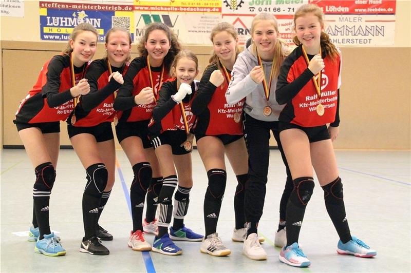 Neuer Bezirksmeister sind die U 14-Mädchen Jette Brunkhorst, Nele Müller, Nele Bergann, Sophia Jongma, Lea Serbian, Jella Zabel und Janne Meyer (v.l.).
