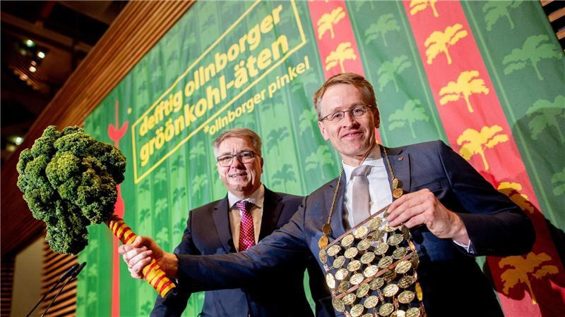 Neuer Grünkohlregent: Daniel Günther (CDU, r.) 