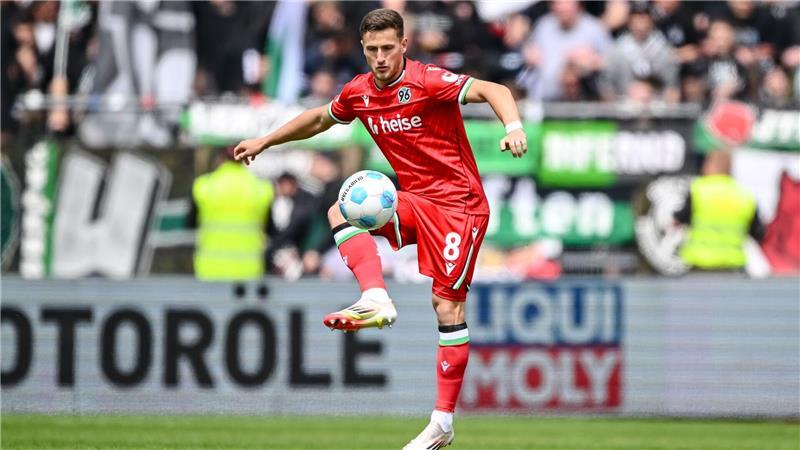 St. Pauli ausgestochen: Hannover 96 leiht umworbenen Yokota aus Neuer Kapitän von Hannover 96: Enzo Leopold