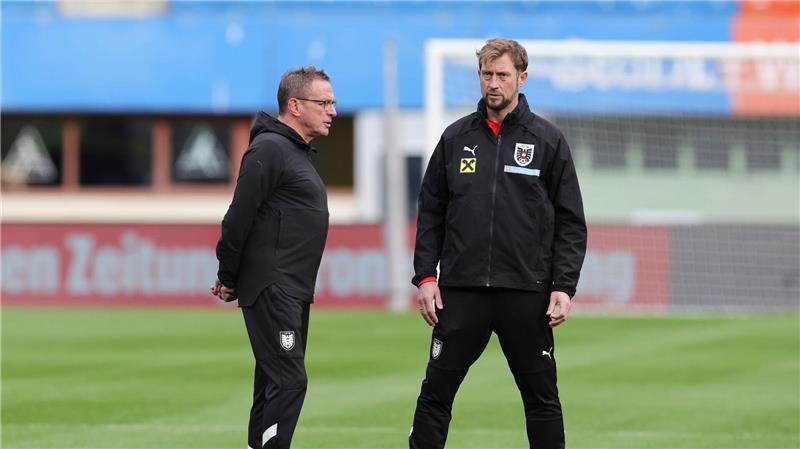 Neuer Trainer in Braunschweig: Lars Kornetka (r), Assistenzcoach von Ralf Rangnick bei der österreichischen Nationalmannschaft. (Archivbild)