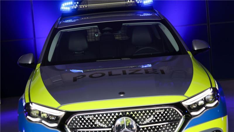 Polizeiwagen in Hamburg erhalten Präsenzlicht Neues Element auf dem Dach der Streifenwagen: Ein dauerhaft eingeschaltetes Blaulicht. Es ist gedimmt und blinkt nicht.