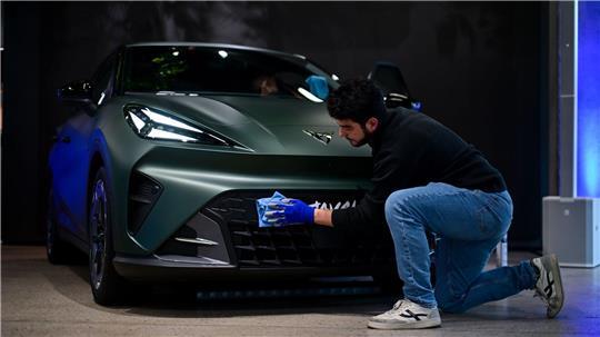 Neuling aus Spanien: Mit dem Raval enthüllt die VW-Tochter Cupra das erste Modell der neuen Elektro-Kleinwagenfamilie des Konzerns.