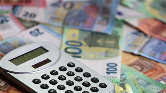 Neun Gemeinden in Niedersachsen sind mit mehr als 5.000 Euro pro Kopf verschuldet. (Symbolbild)