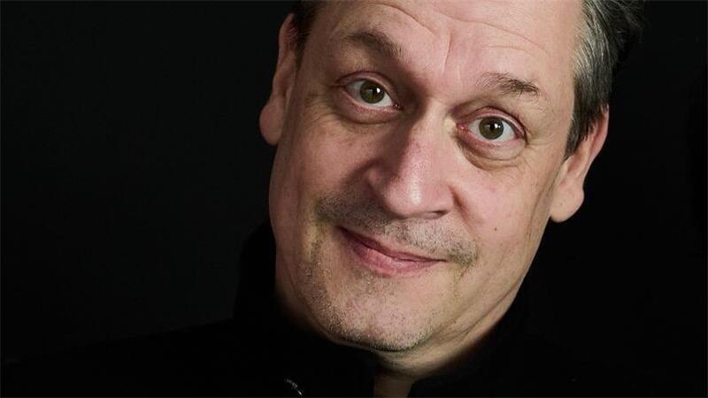 Neun Jahre lang hat Gymmick als Sänger und Gitarrist mit den Musikern von Ton Steine Scherben die Aufgabe Rio Reisers übernommen.