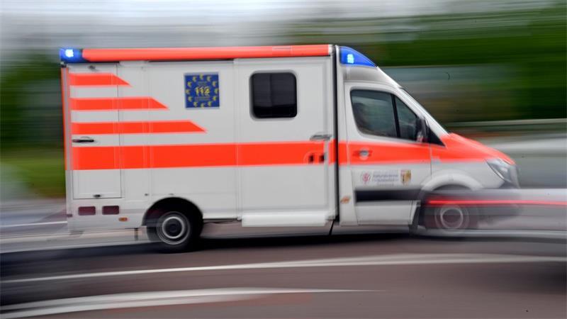 Neun Menschen müssen nach einem Unfall in Groß Kummerfeld ins Krankenhaus gebracht werden. (Symbolbild)