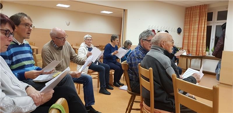 Neustart beim Chor Wiepenkathen: Wer gerne singt, kann einfach vorbeikommen. Foto: Kinzel-Bielig