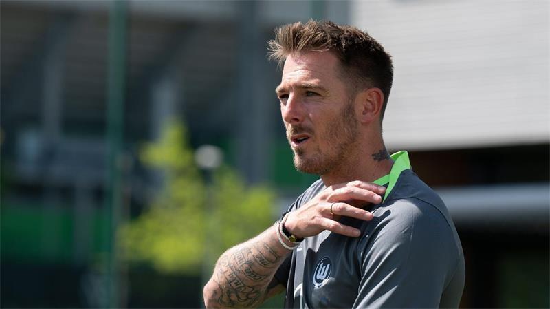 Neustart des VfL Wolfsburg mit dem neuen Trainer Tobias Strobl.