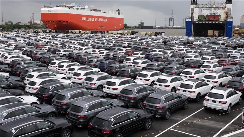 Ekaterinas Ehemann: Das verriet er seinen Arbeitskollegen Neuwagen stehen auf dem Autoterminal. Der Ehemann von Ekaterina B. hat hier gearbeitet - sehr viel, aber auch erfolgreich, berichten seine Kollegen. Foto: dpa