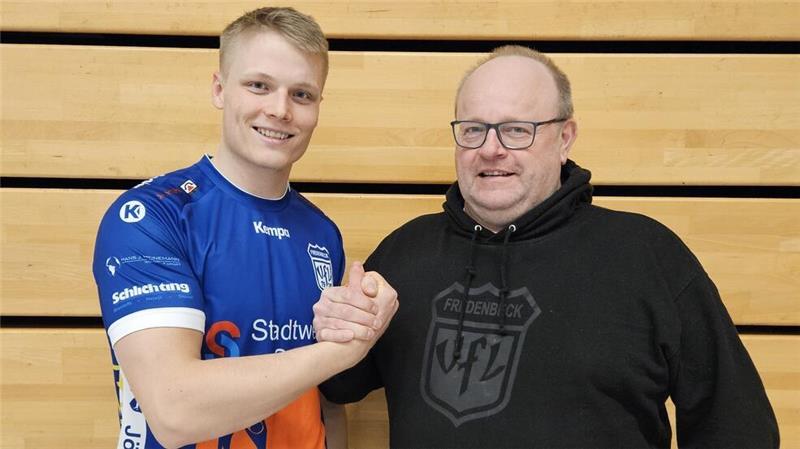 Überraschung beim VfL Fredenbeck: Rückkehrer korrigiert Irrtum Neuzugang Nils Schröder und Lars Müller vom VfL Fredenbeck.