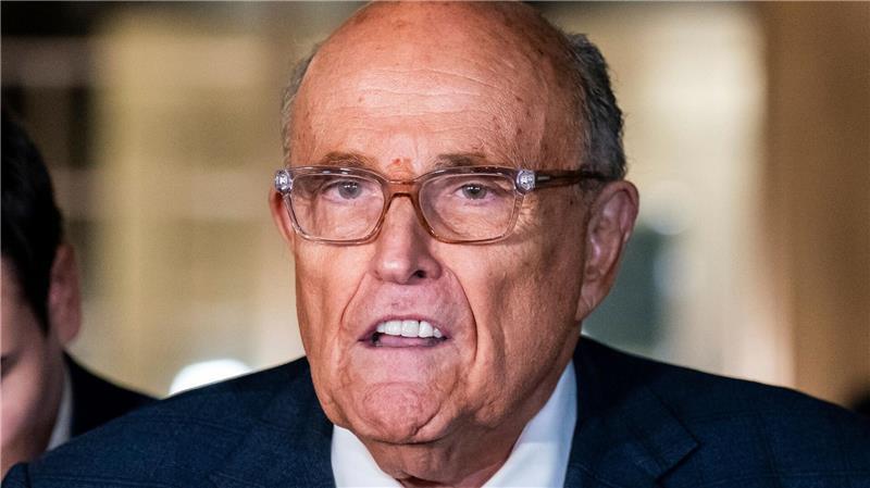 New Yorks Ex-Bürgermeister Rudy Giuliani liegt einem Sprecher zufolge in kritischem Zustand im Krankenhaus. (Archivbild)