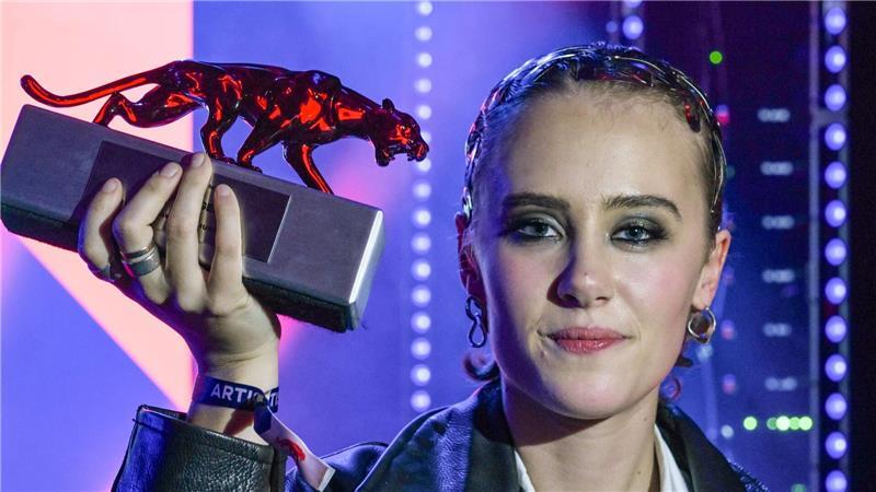 Bilder des Tages Newcomerin Paula Engels holt sich den New Faces Award Musik