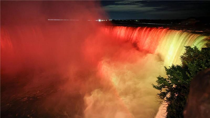 Niagara-Fälle: Spektakel in Schwarz-Rot-Gold – Beleuchtete Wasserfälle vor Deutschland-Spiel gegen die Elfenbeinküste