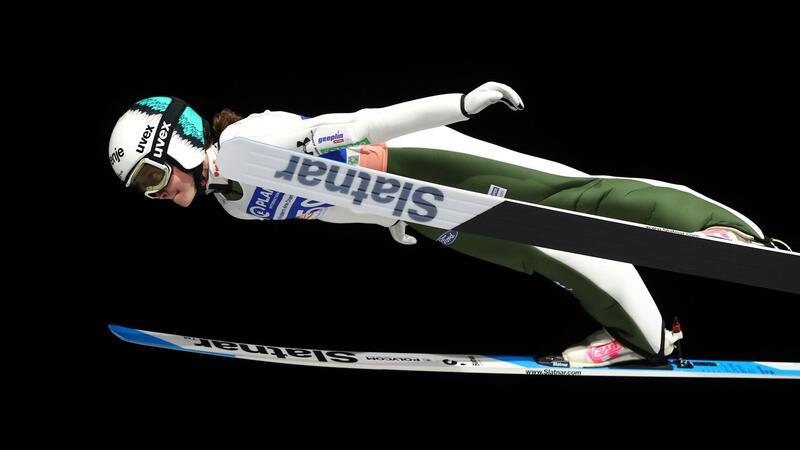 Deutsche Skispringerinnen chancenlos, Nika Prevc gewinnt Nica Prevc aus Slowenien sicherte sich in Garmisch-Partenkirchen den Sieg.