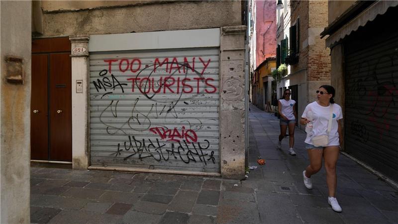Venedig: Platzverweise für Touris, Fußfesseln für Diebe? Nicht alle Touristen sind willkommen: Laut Regionalpräsident Zaia will die Region „kein fruchtbarer Boden für den Proletentourismus werden“. (Symbolbild)