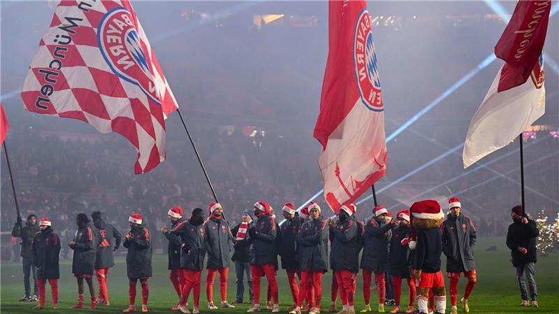 Nicht als Sieger zur Weihnachtsfeier im Stadion: Die Stars des FC Bayern.