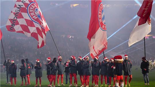 Nicht als Sieger zur Weihnachtsfeier im Stadion: Die Stars des FC Bayern.