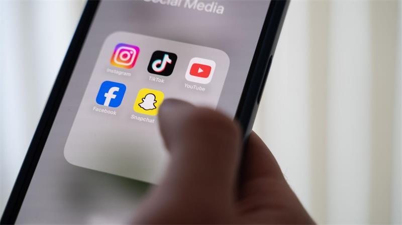 Social-Media-Altersgrenze 13? Experten sehen bessere Hebel Nicht das Kind muss sich an die digitale Welt anpassen, sondern die digitale Welt an das Kind, betonen Experten. (Illustration)