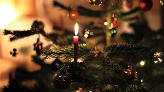 Nicht für alle Menschen ist Weihnachten besinnlich und schön - gerade die Festtage können auch einsam werden.
