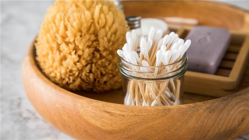 „Öko-Test“: Viele Wattestäbchen schwächeln beim Umweltschutz Nicht für die Ohrhygiene: Vom Einsatz von Wattestäbchen im Gehörgang raten Ärzte klar ab.