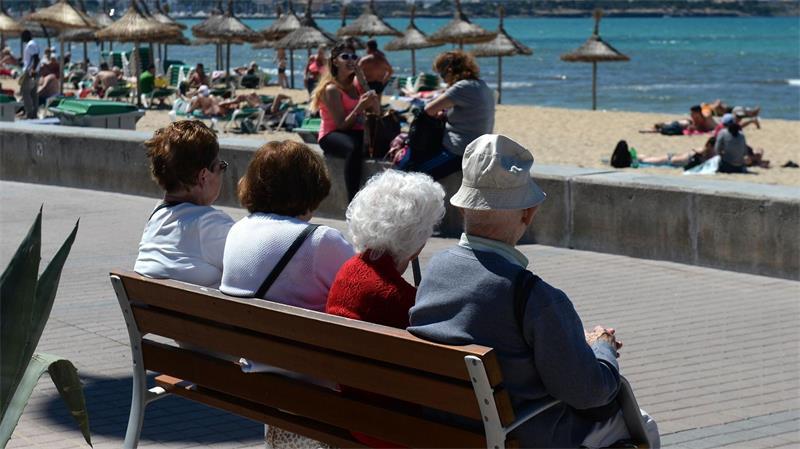 Nicht immer zieht es Menschen in Rente wie hier direkt nach Mallorca. Der Trend zur Frührente war zuletzt aber ungebrochen. (Archivfoto) 