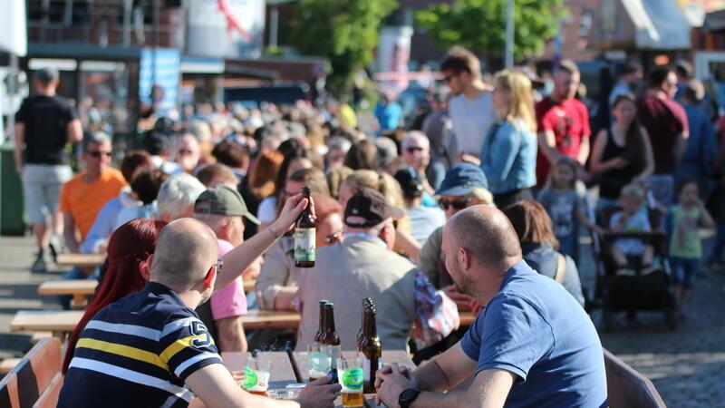 Nicht nur Bierliebhaber kommen ab Donnerstag beim Craft Beer & Gourmet Festival am Stader Hafen auf ihre Kosten.