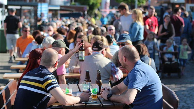 Nicht nur Bierliebhaber kommen beim Craft Beer & Gourmet Festival am Stader Hafen auf ihre Kosten.