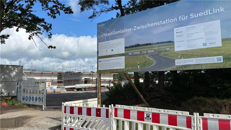 Erste Arbeiten in Kutenholz: Mega-Trasse Suedlink erreicht den Landkreis Nicht nur Kabel gehören zu Suedlink, sondern auch Gebäude wie hier zwischen Fehrenbruch und Farven.