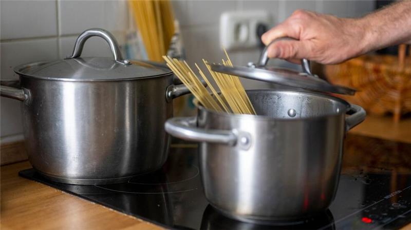 Physik am Herd: So entstehen Salz-Muster im Kochtopf Nicht nur Nudeln richtig bissfest zu kochen ist eine Wissenschaft für sich - auch das Salzen des Wassers kann man zu einer machen. (Symbolbild)
