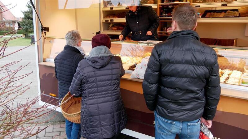 Nicht nur ältere Menschen nutzen das Angebot der Bäckerei Gilbert. Auch jüngere Kunden schätzen den Service frische Backwaren quasi an der Haustür zu bekommen.