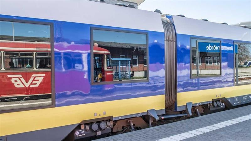 Nicht nur der Moorexpress, sondern auch der regelmäßige Personenverkehr soll auf der Strecke zwischen Bremervörde und Stade wieder Fahrt aufnehmen.