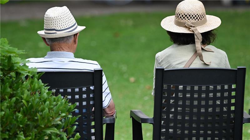 Elterngeld und Rente: Was die Koalition jetzt diskutiert Nicht nur die Rentner, auch die Pensionäre sollten sich auf Änderungen einstellen. (Symbolbild)