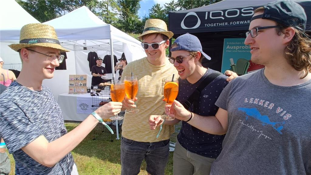 Nicht nur für Mädels: Jungs mit Apérol-Spritz