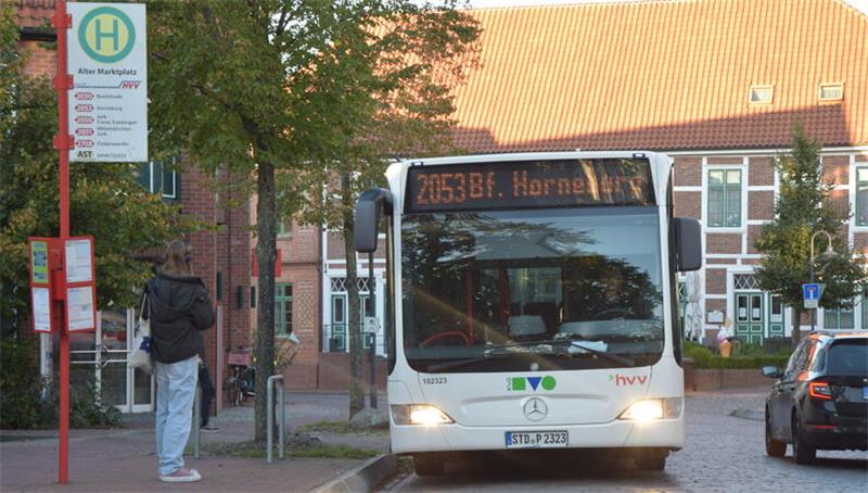 Das fordert die Samtgemeinde Lühe für den Verkehr im Alten Land Nicht nur für die Linie 2053 zwischen Horneburg und Steinkirchen wünschen sich die Altländer eine engere Taktung.