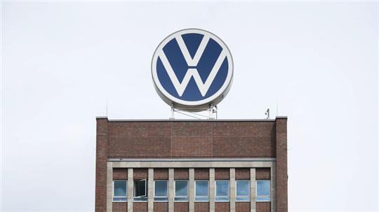 Nicht unter das Lieferkettensorgfaltspflichtengesetz fällt nach VW-Angaben das umstrittene Werk und die Teststrecke in der chinesischen Provinz Xinjiang.